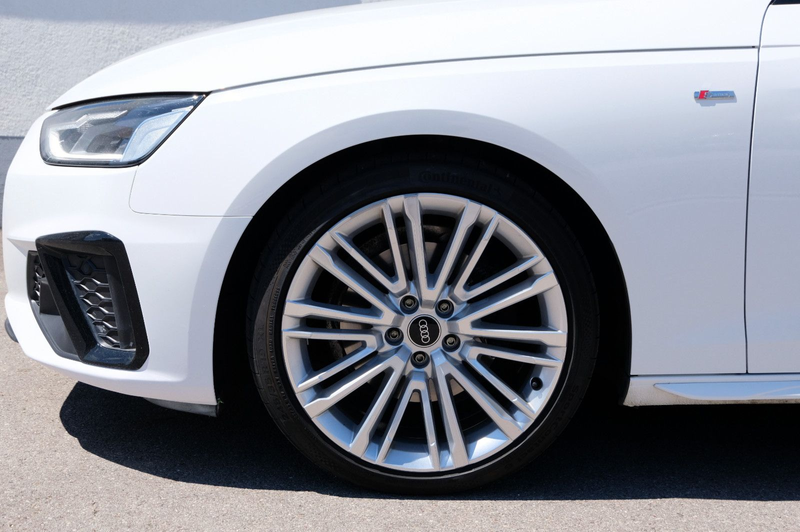 Audi A4 35 TDI S tronic S line Avant — photo 3