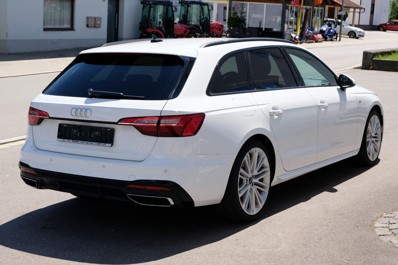 Audi A4 35 TDI S tronic S line Avant — photo 2