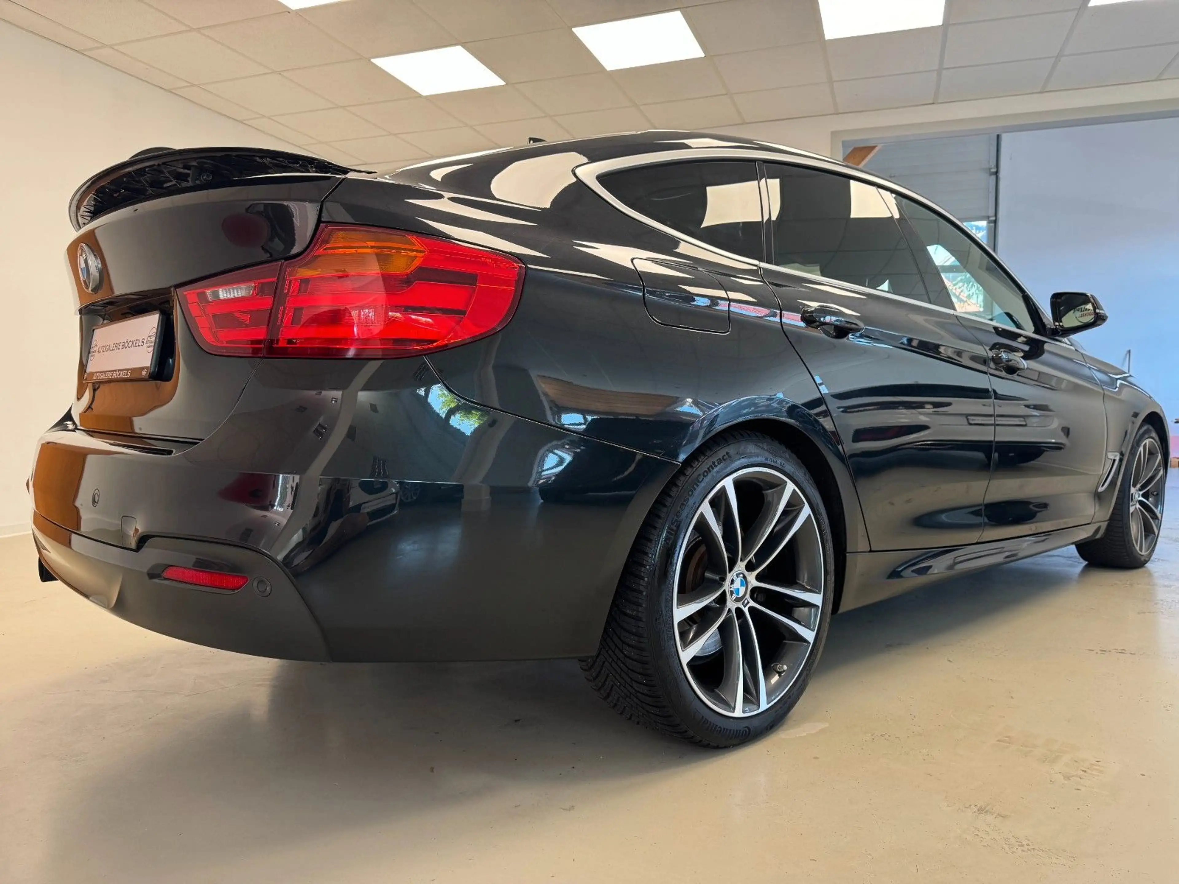 BMW 335 d xDrive Gran Turismo °M-Paket°AHK°2.Hand° — photo 2
