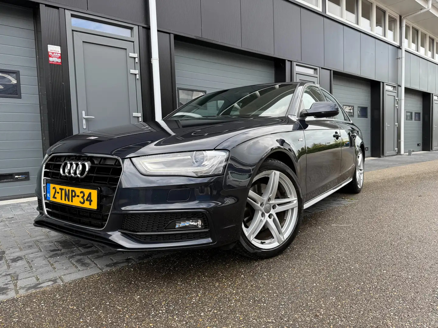 Audi A4 1.8TFSIe S-Line Limited S 170PK Navi, Leer, PDC... Blauw - 1