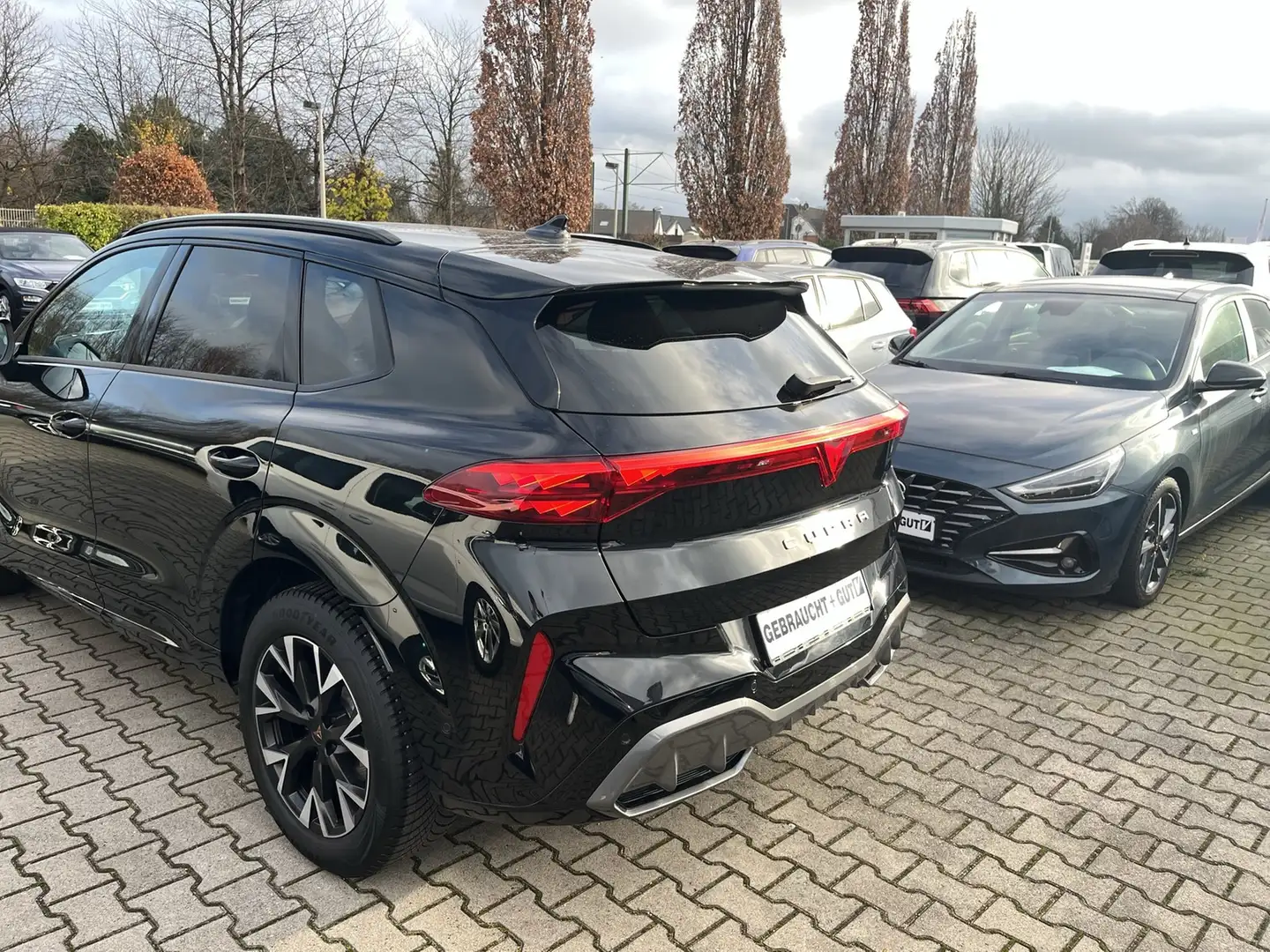CUPRA Terramar 1.5 eTSI Matrix DCC Navi el.HK 360°Kam Schwarz - 2