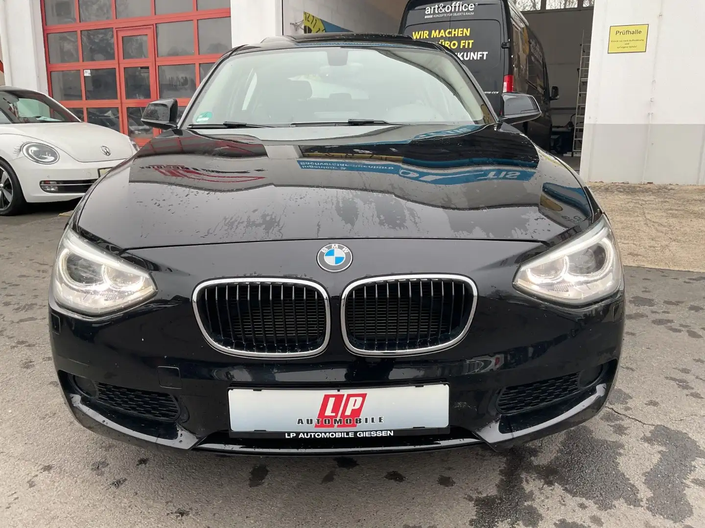 BMW 116 i Lim.5-trg Automatik Xenon Navi Schiebedach Schwarz - 2