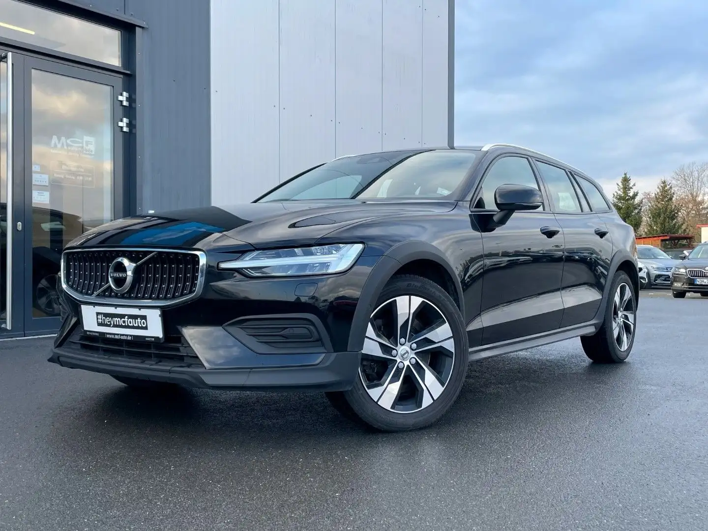 Volvo V60 Cross Country Pro AWD *LED*ACC*AHK*18Zoll* Černá - 1