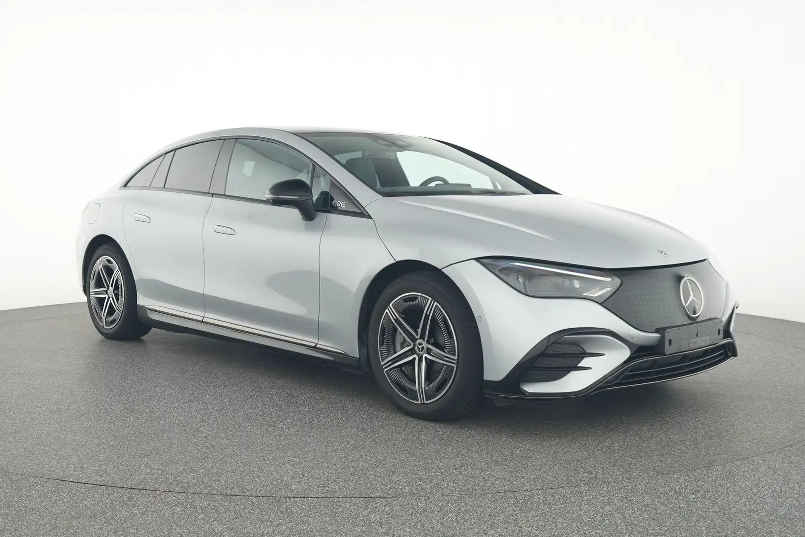Mercedes-Benz EQE 300 AMG Line + PANO DAK + DIGITAL LIGHT + BURMESTER + Zilver - 2