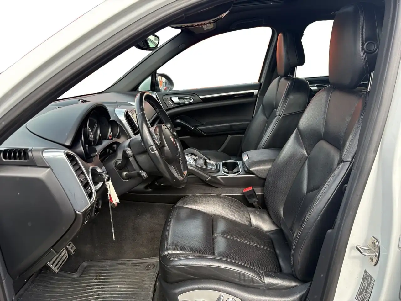 Porsche Cayenne снимка Porsche Cayenne