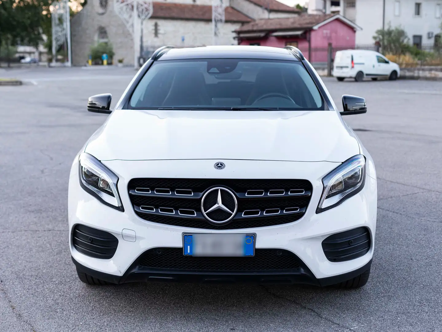 Mercedes-Benz GLA 200 GLA-X156 2017 d Night Edition auto White - 1
