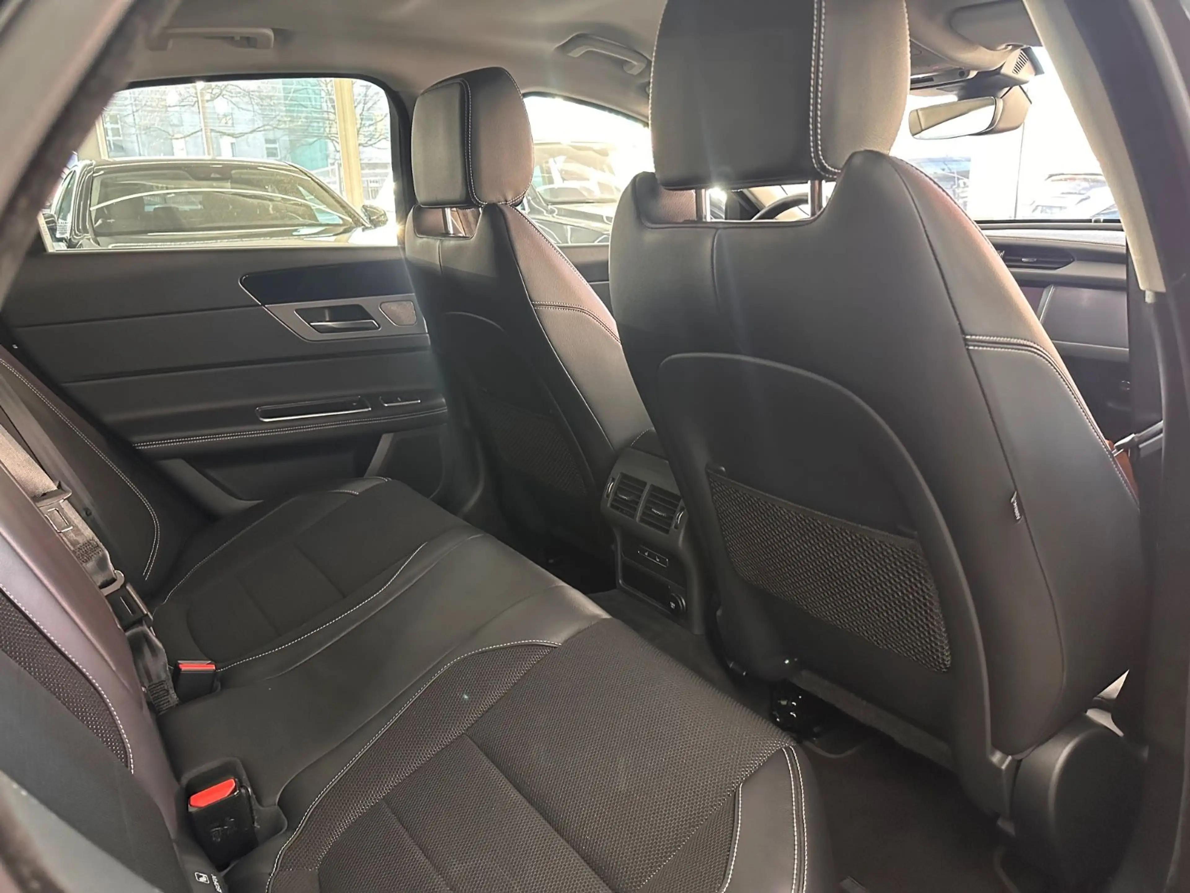 Jaguar XF 30t R-Sport AWD*Kamera*4xSHZ*Totwinkel* — photo 10