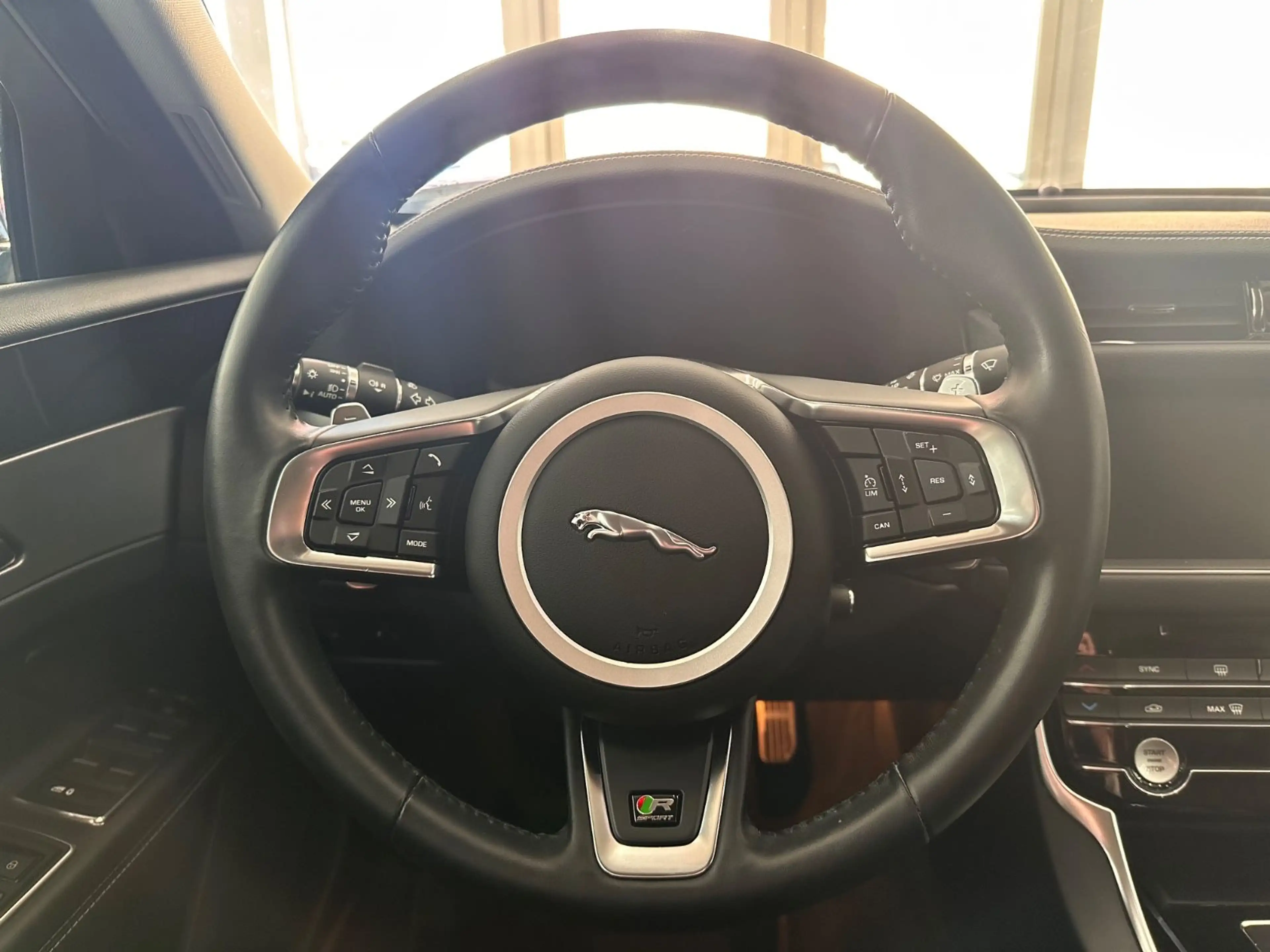 Jaguar XF 30t R-Sport AWD*Kamera*4xSHZ*Totwinkel* — photo 13