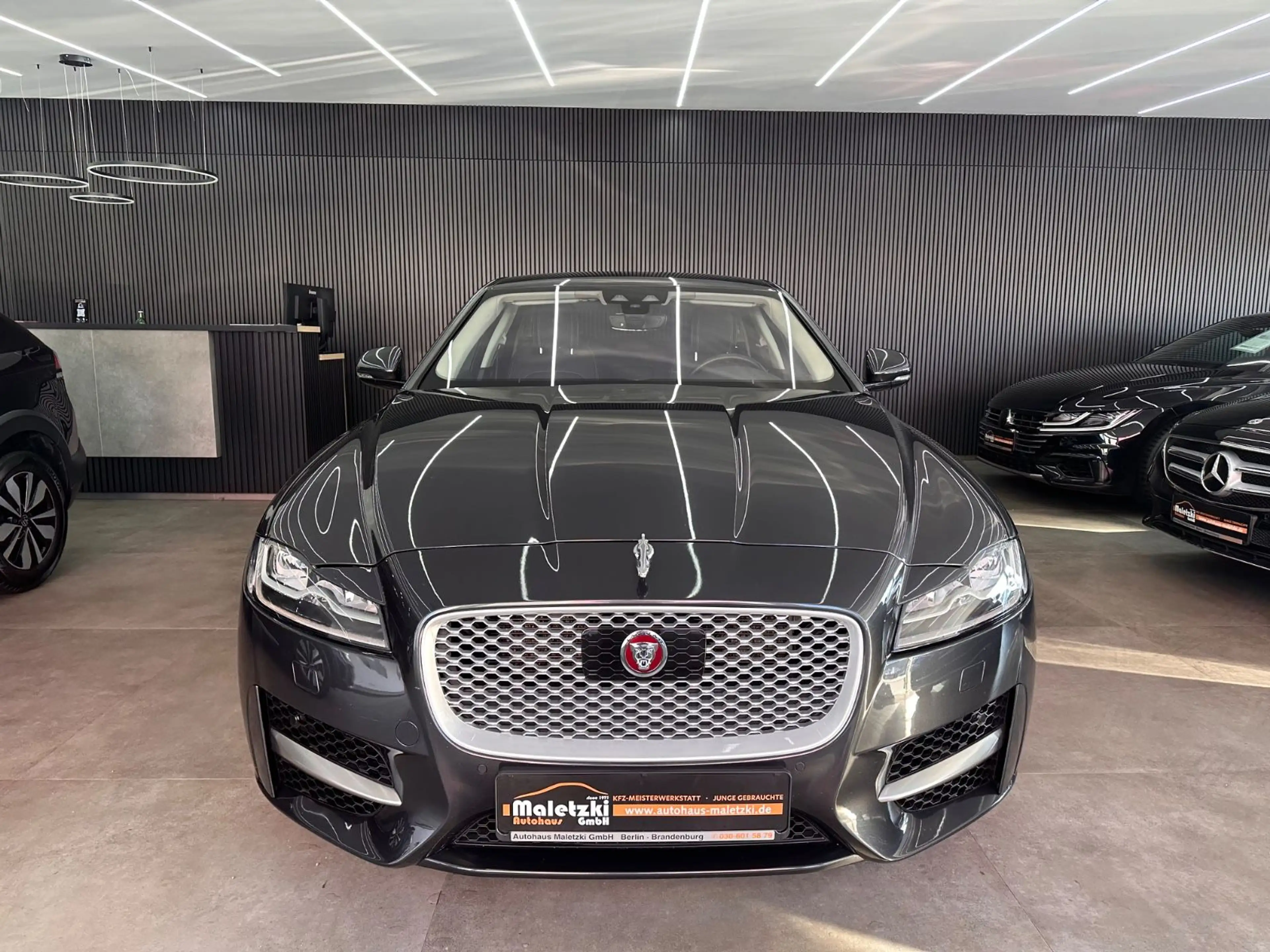 Jaguar XF 30t R-Sport AWD*Kamera*4xSHZ*Totwinkel* — photo 2
