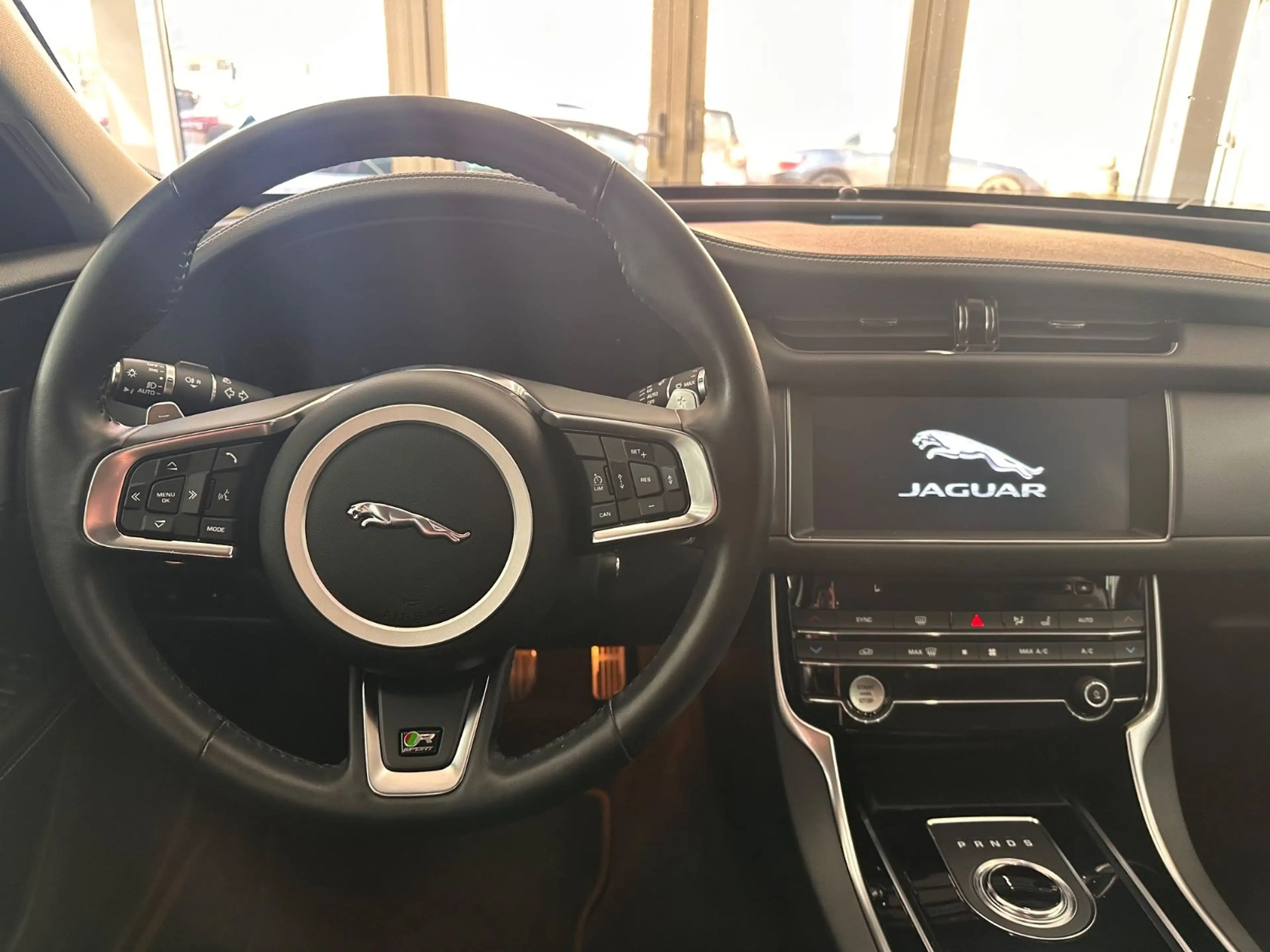 Jaguar XF 30t R-Sport AWD*Kamera*4xSHZ*Totwinkel* — photo 12
