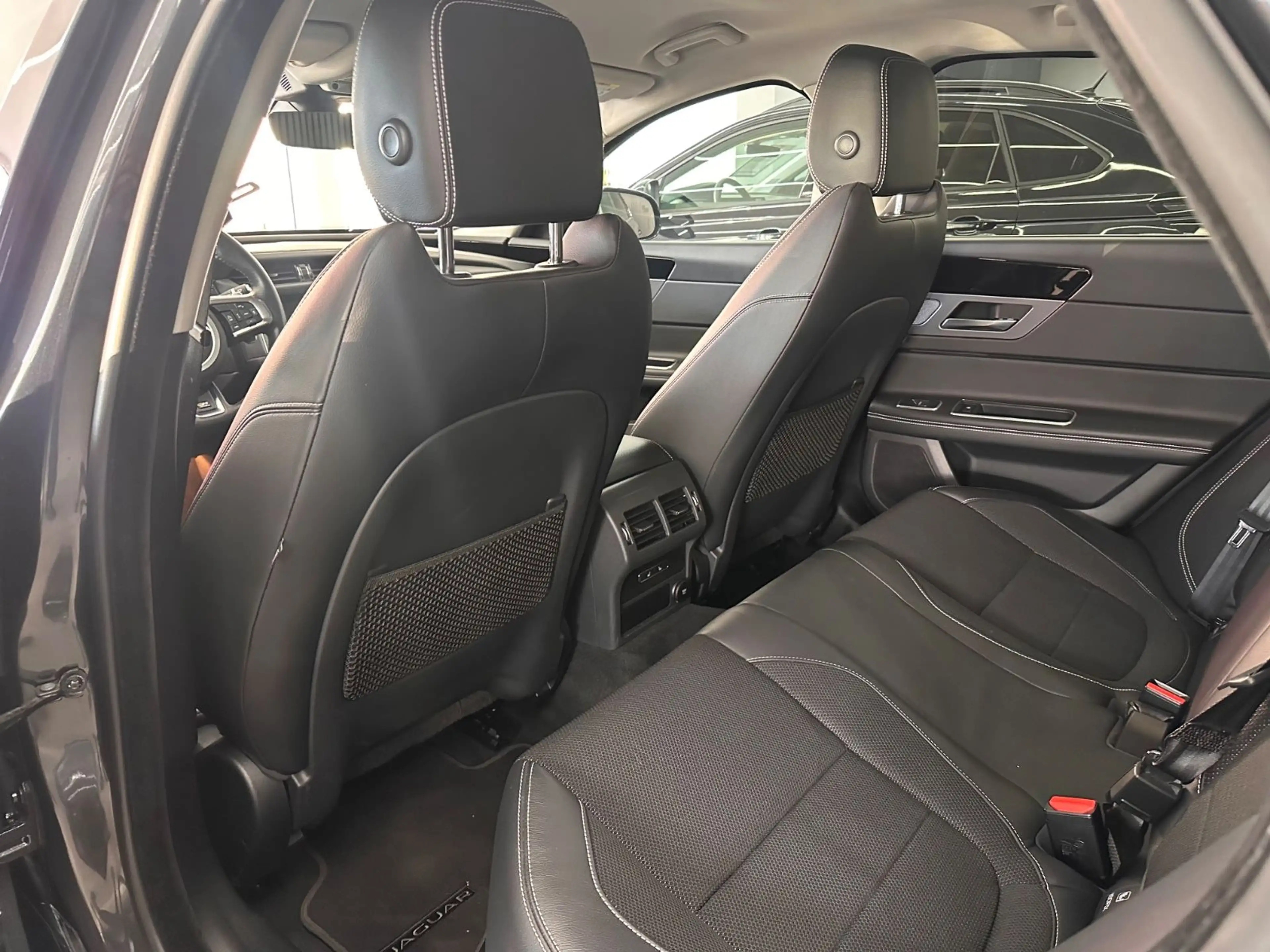 Jaguar XF 30t R-Sport AWD*Kamera*4xSHZ*Totwinkel* — photo 15