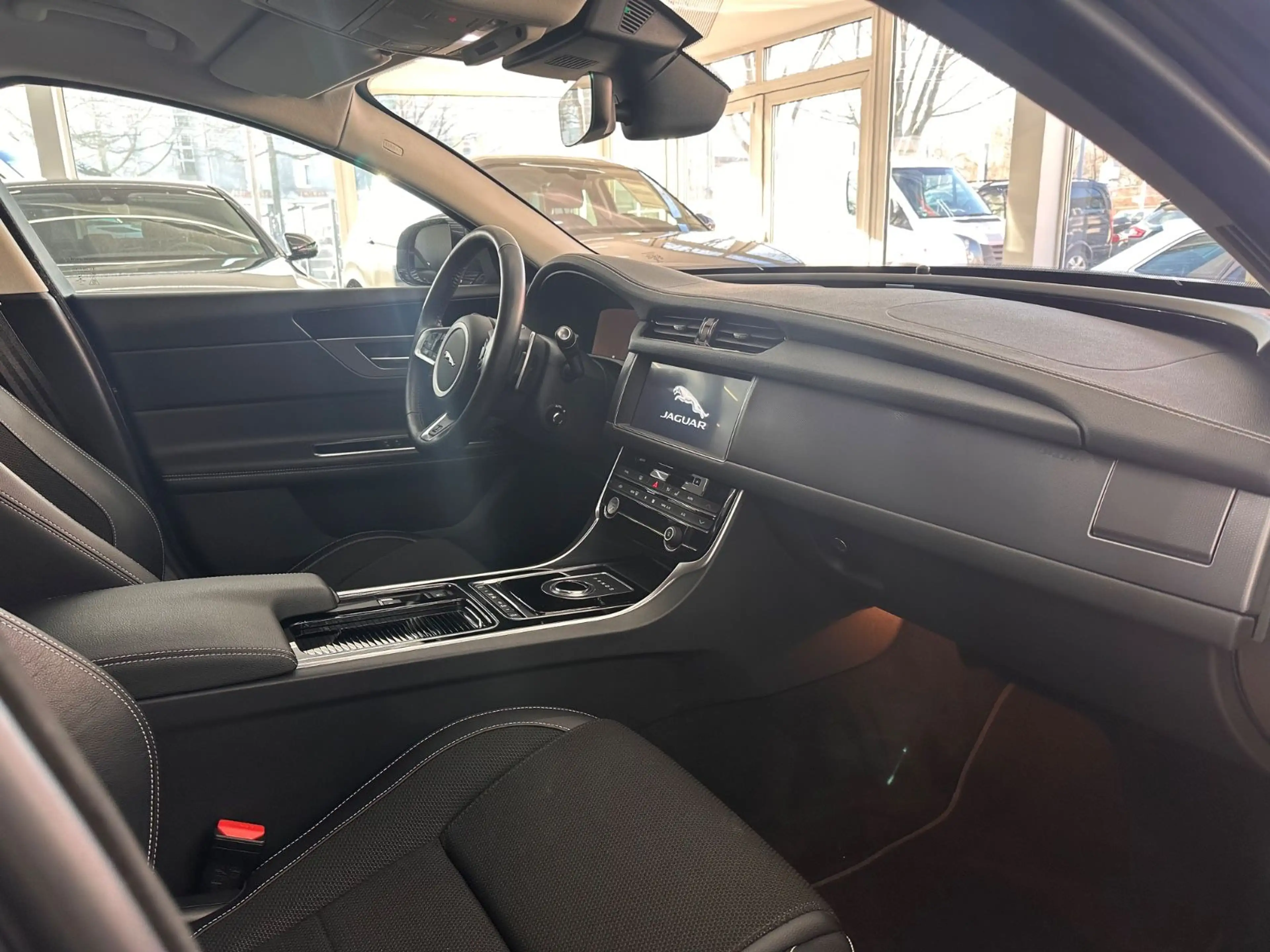 Jaguar XF 30t R-Sport AWD*Kamera*4xSHZ*Totwinkel* — photo 7