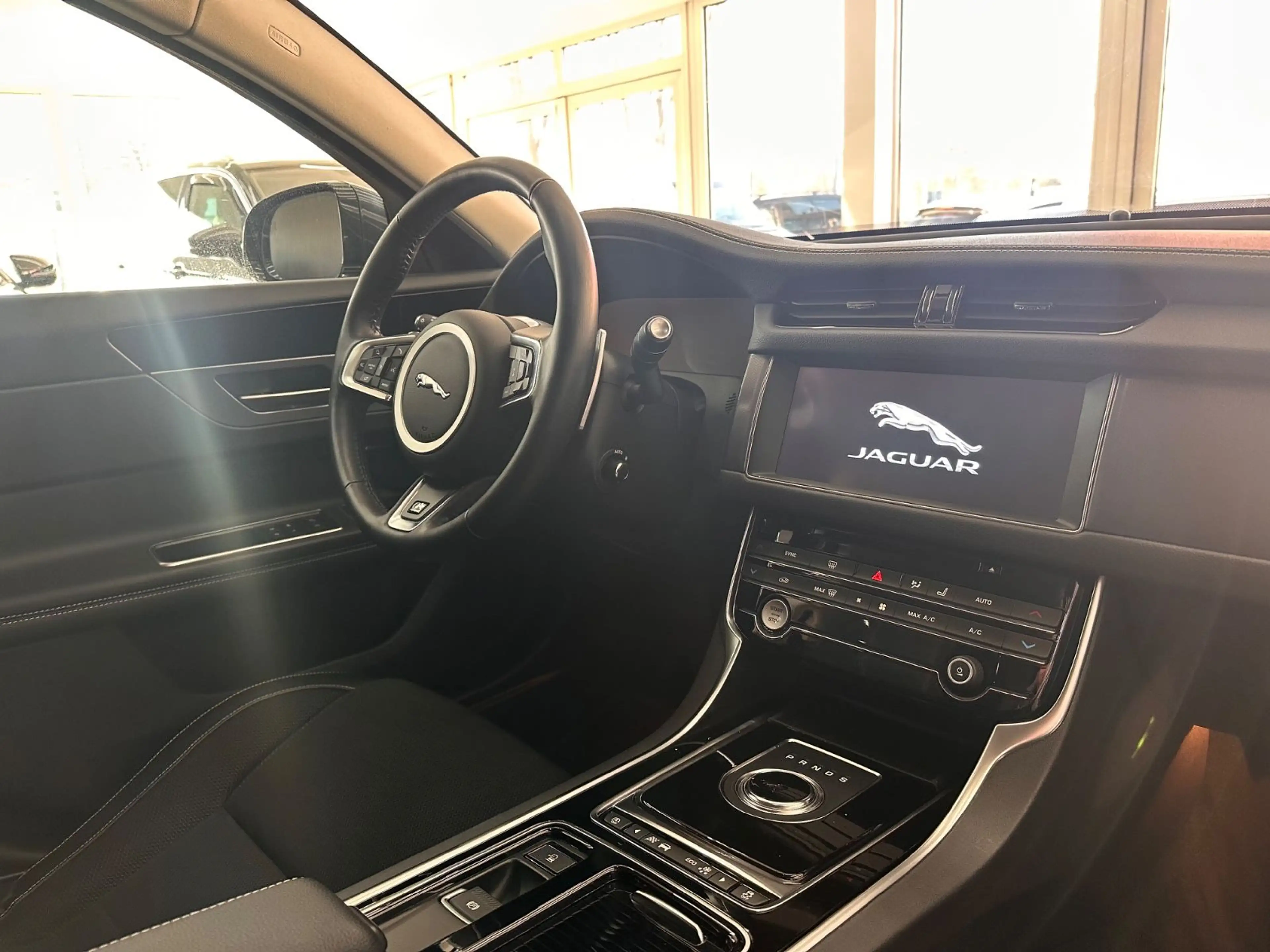 Jaguar XF 30t R-Sport AWD*Kamera*4xSHZ*Totwinkel* — photo 9