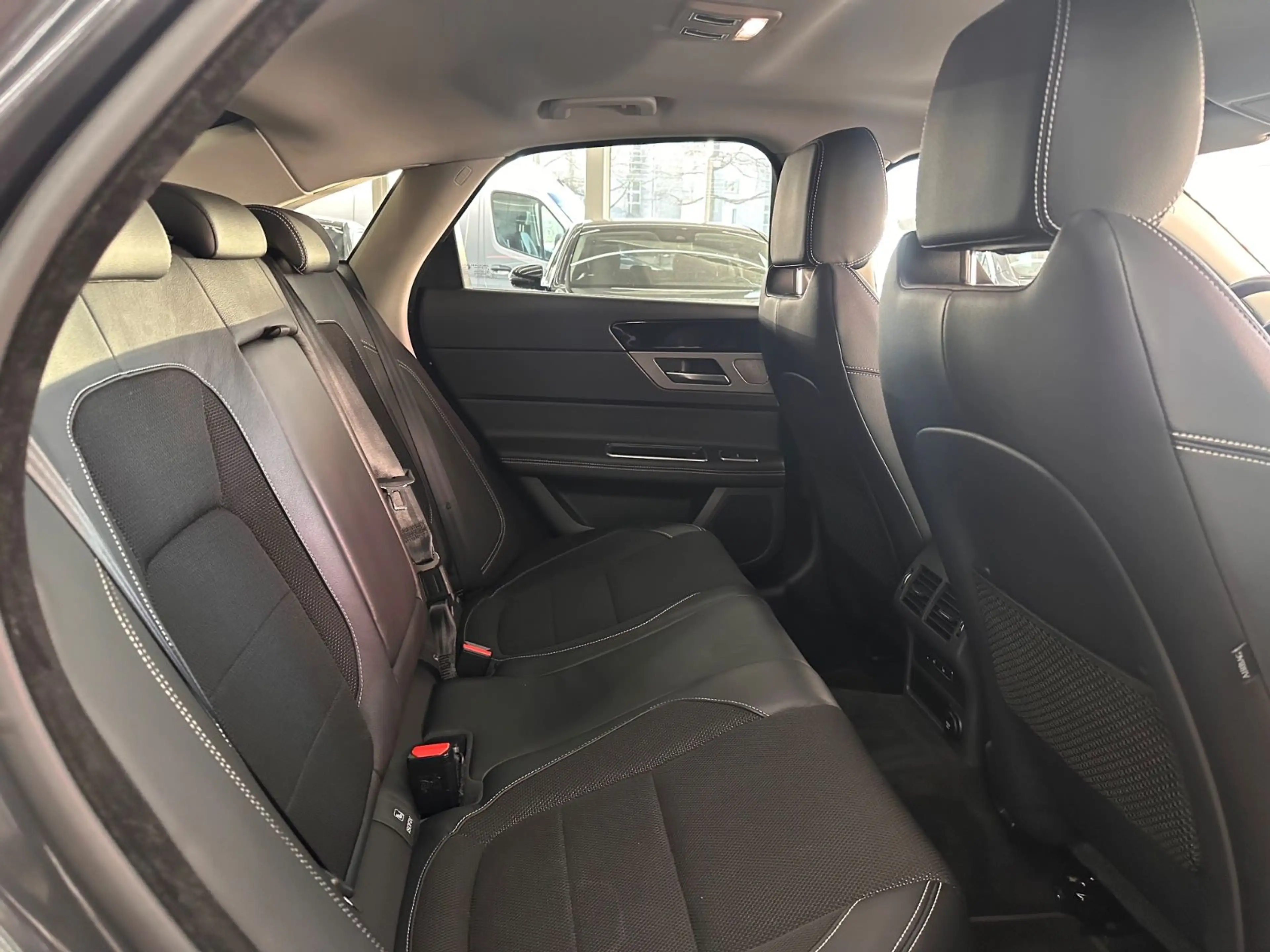 Jaguar XF 30t R-Sport AWD*Kamera*4xSHZ*Totwinkel* — photo 11