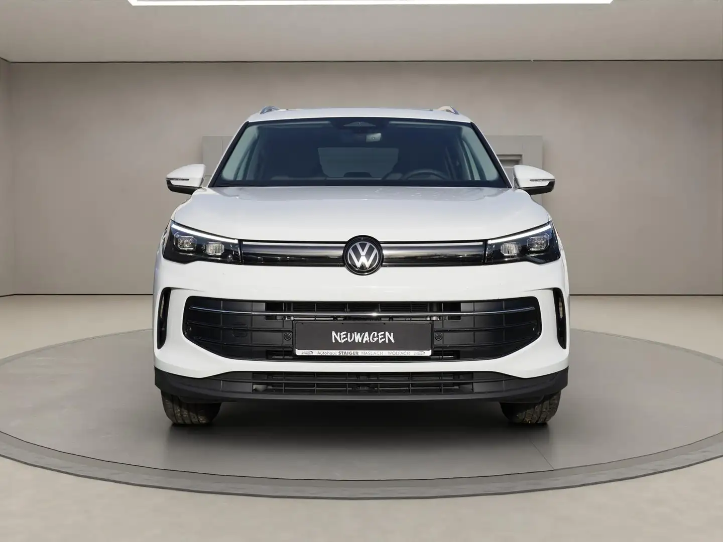 Volkswagen Tiguan 1.5 eTSI DSG Life+Pano+Anhängerkupplung Weiß - 2