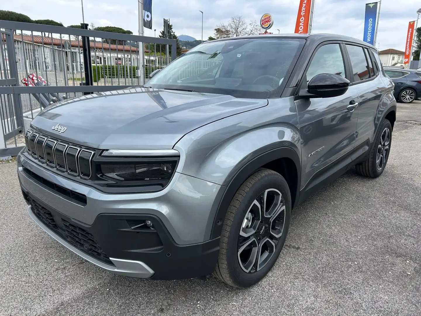 Jeep Avenger 1.2 turbo Summit fwd 100cv Grijs - 1