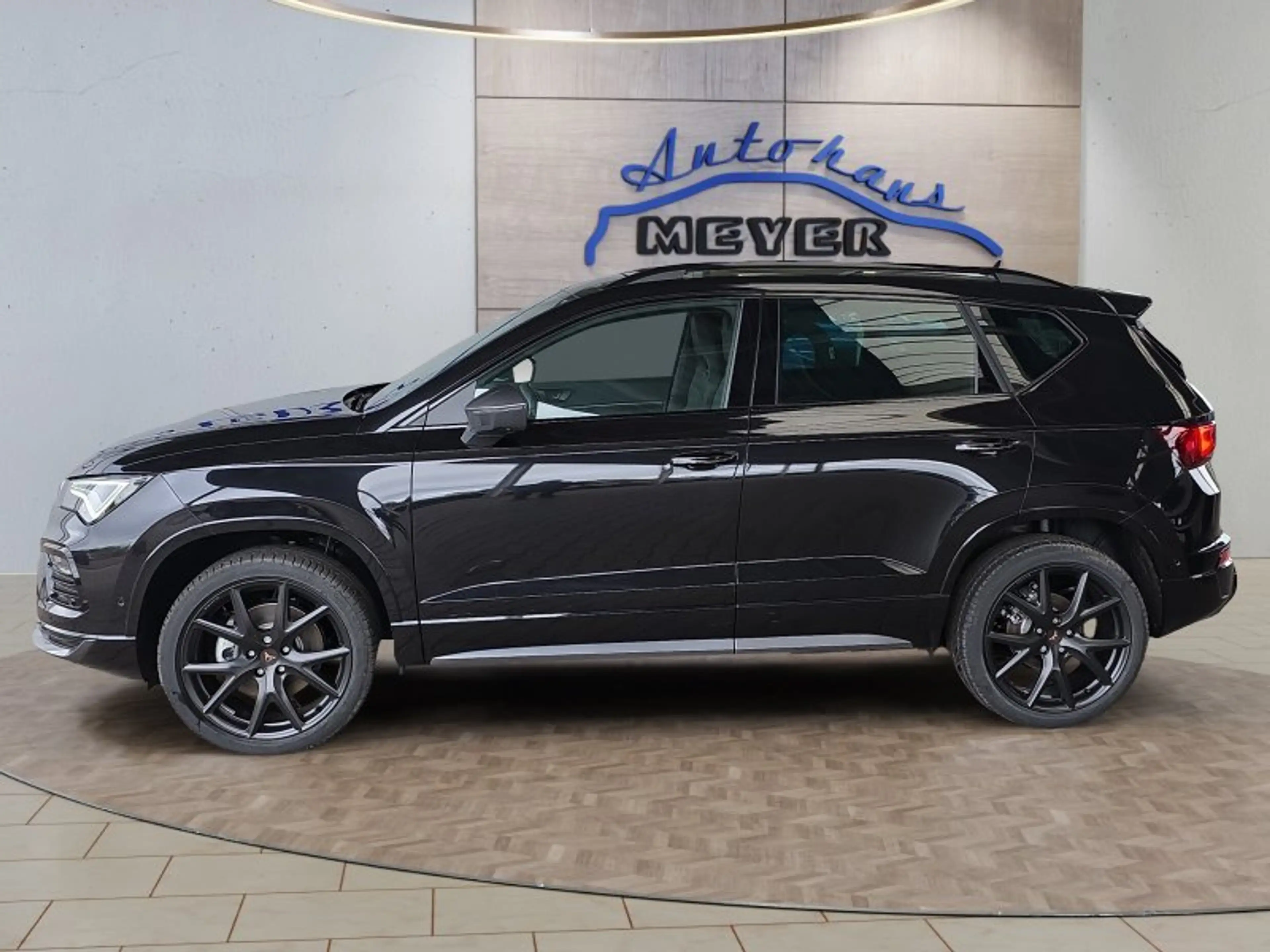 CUPRA Ateca 1,5TSI DSG 5*J.Gar/AHK/Leder/Pano/Navi/el.Klappe — photo 2