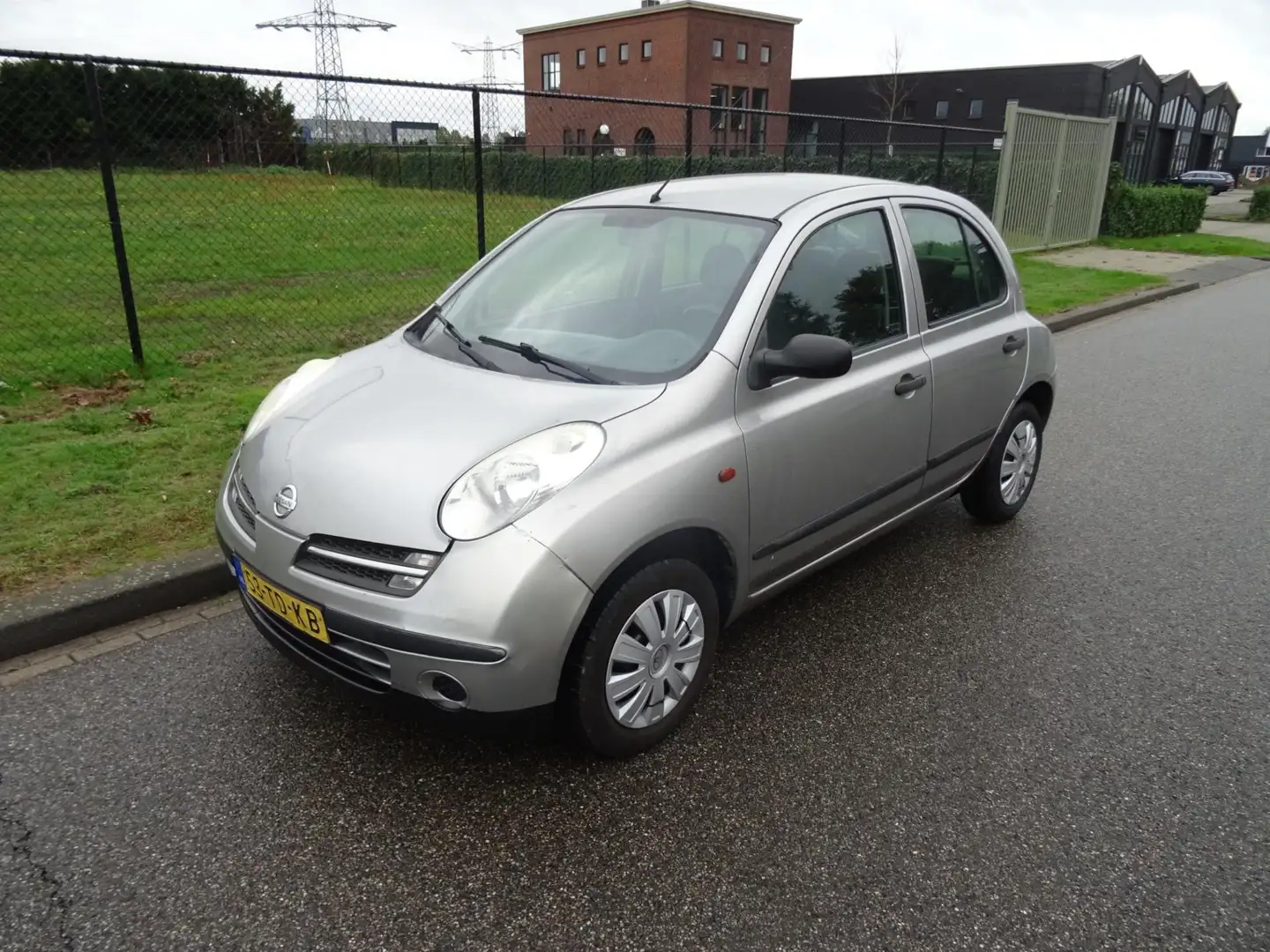 Nissan Micra 1.2 Visia Grijs - 1
