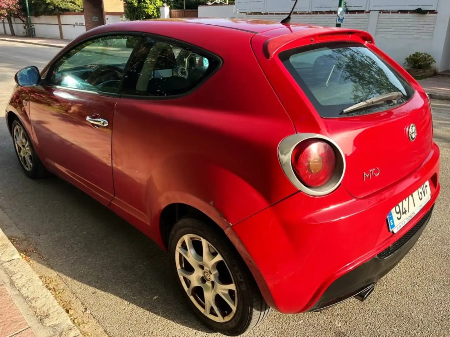 Alfa Romeo MiTo Pequeño Manual de 2 Puertas Rojo - 2