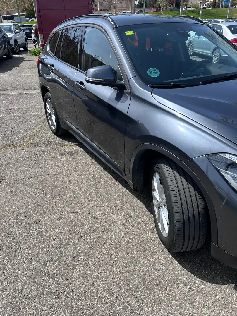 BMW X1 X1 sDrive 18dA Gris - 2