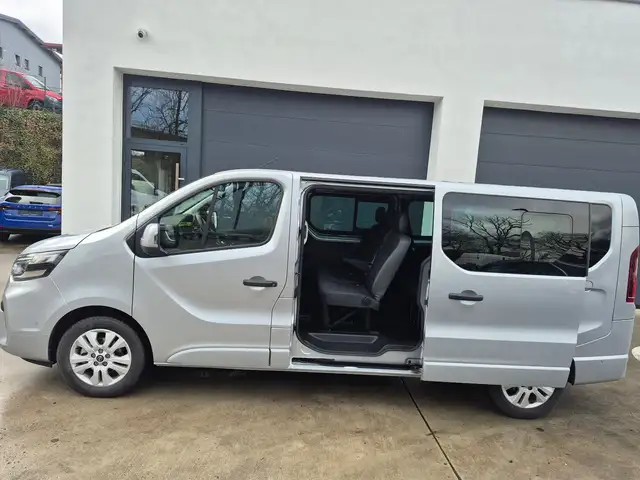 Nissan Primastar Kombi L2H1 Lang3,0t Tekna 9 Sitzplätze