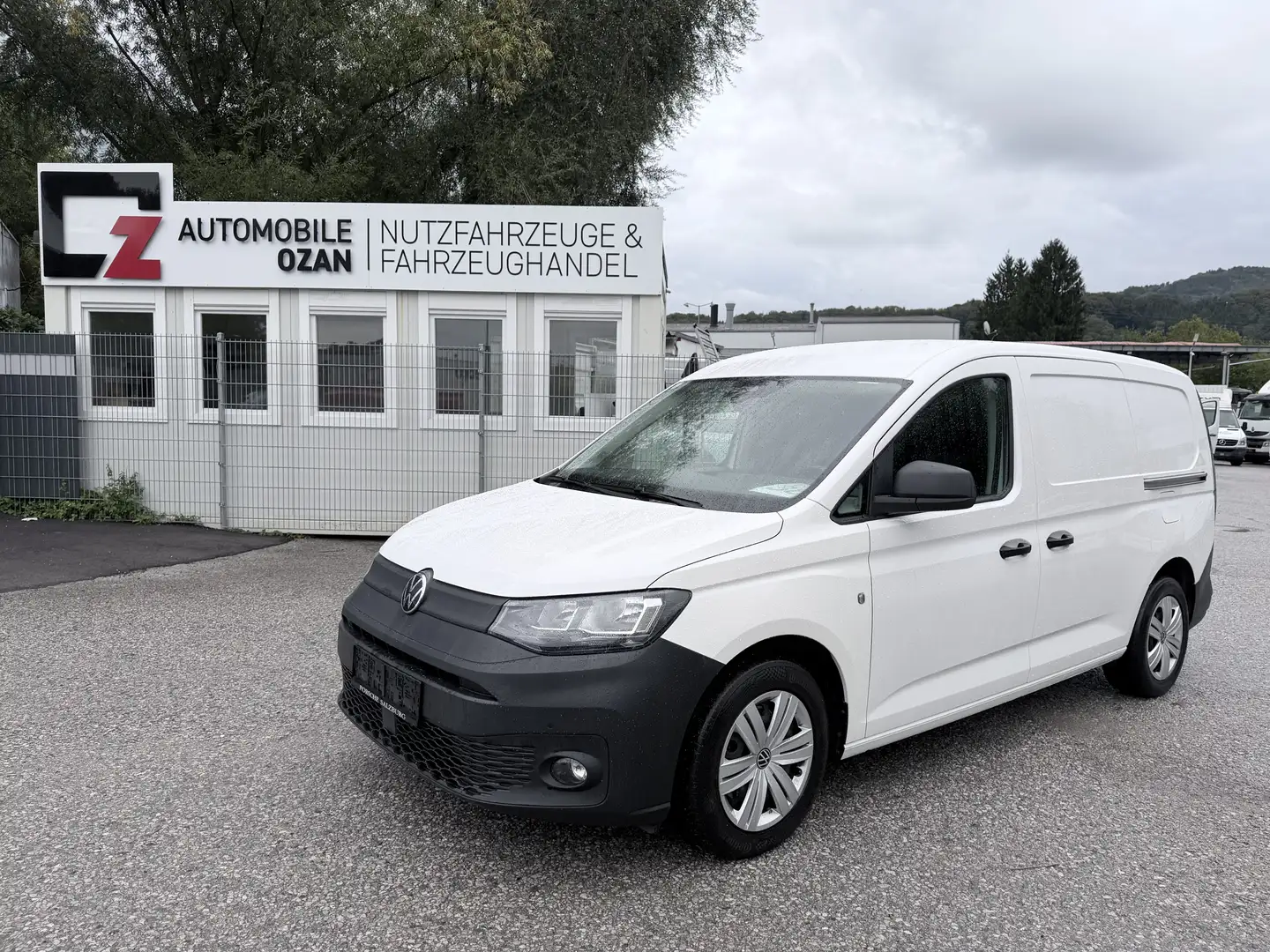 Volkswagen Caddy Maxi Cargo 2,0 TDI DSG Automatik mit Werkbank Weiß - 1