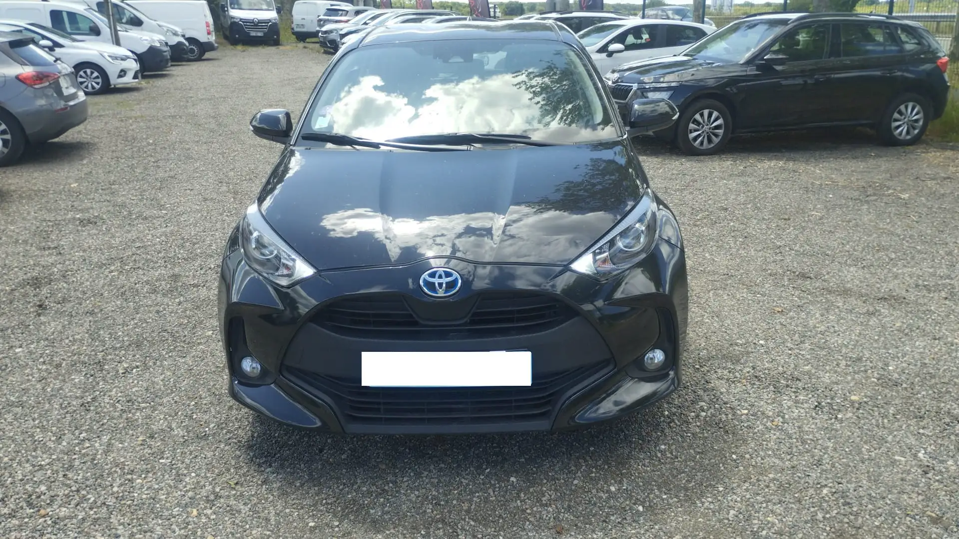 Toyota Yaris 1.5i Hybrid dynamic bisness - 1