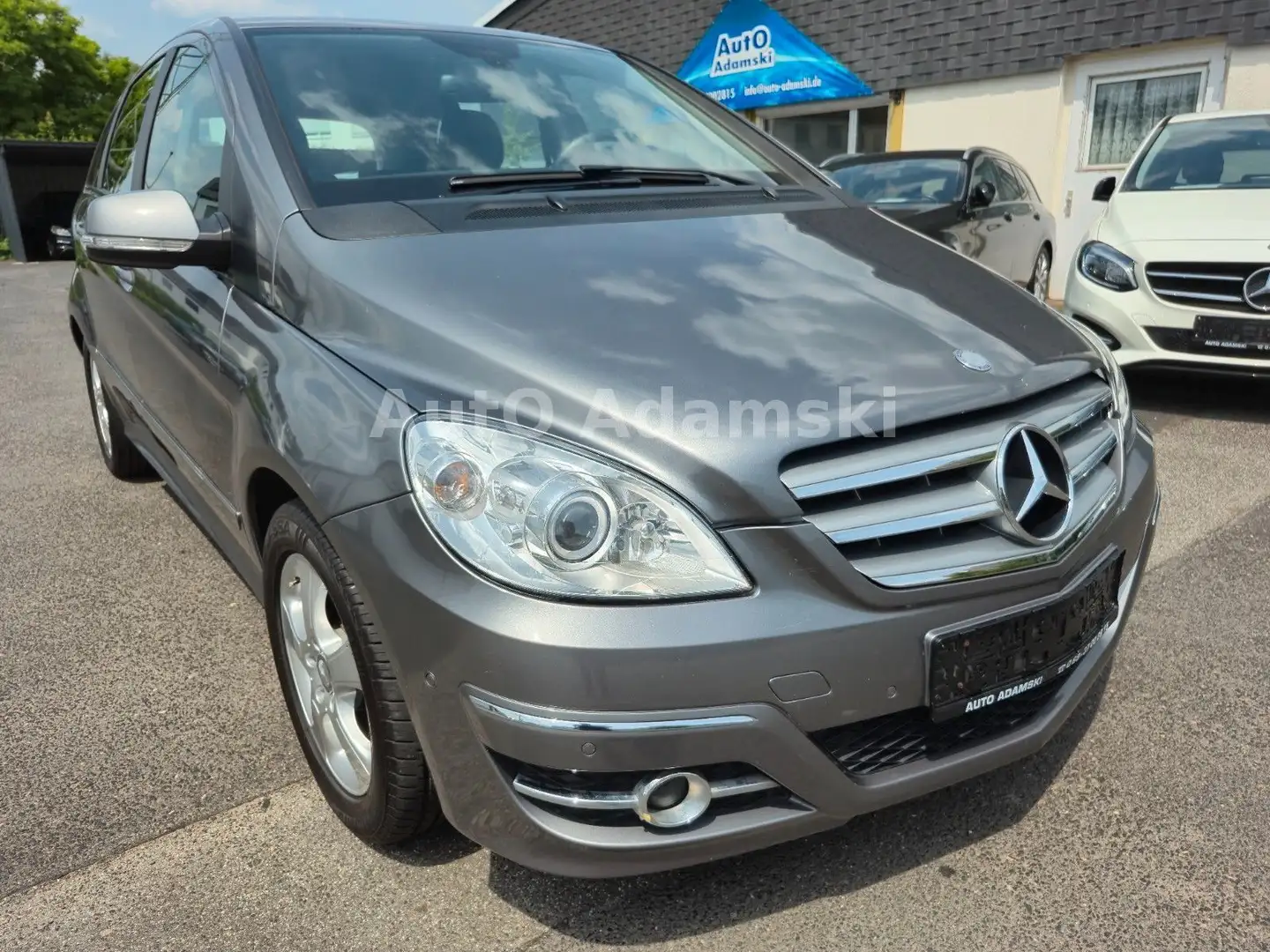 Mercedes-Benz B 200 Autotr E-Sitze 2.Hd Klimaautom 117tkm AHK Grau - 2