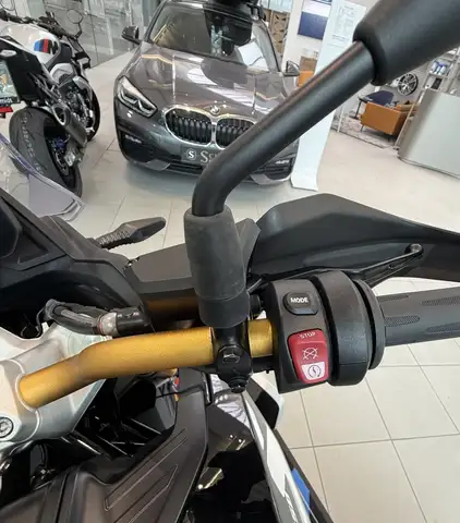 BMW F view 6