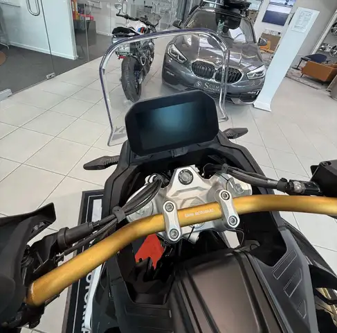 BMW F view 7