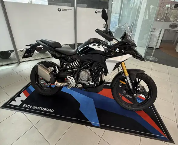 BMW F view 3