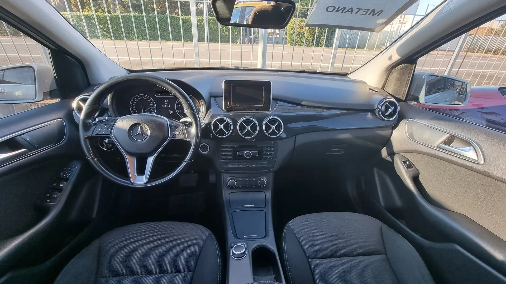 Mercedes-Benz B 200 Classe B ngd Premium Metano Automatica Bianco - 2