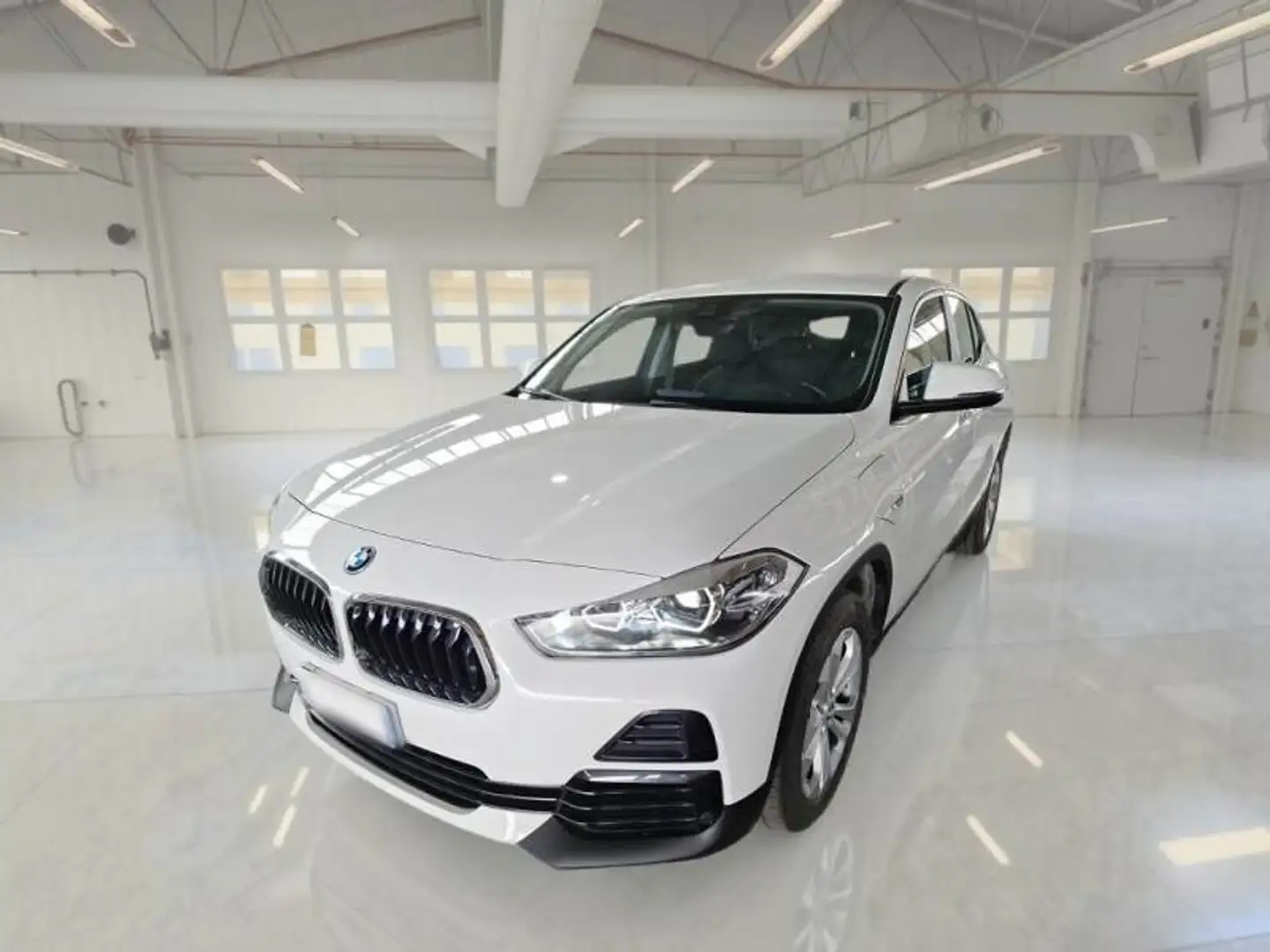 BMW X2 X2 xdrive25e Business X auto Bianco - 2