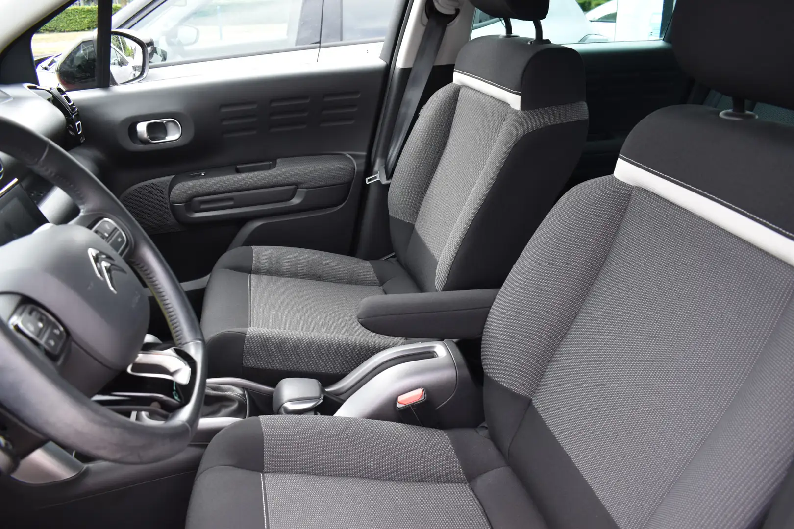 Citroen C3 Aircross PureTech 130 EAT6 Shine Navi | airco | Rot - 2