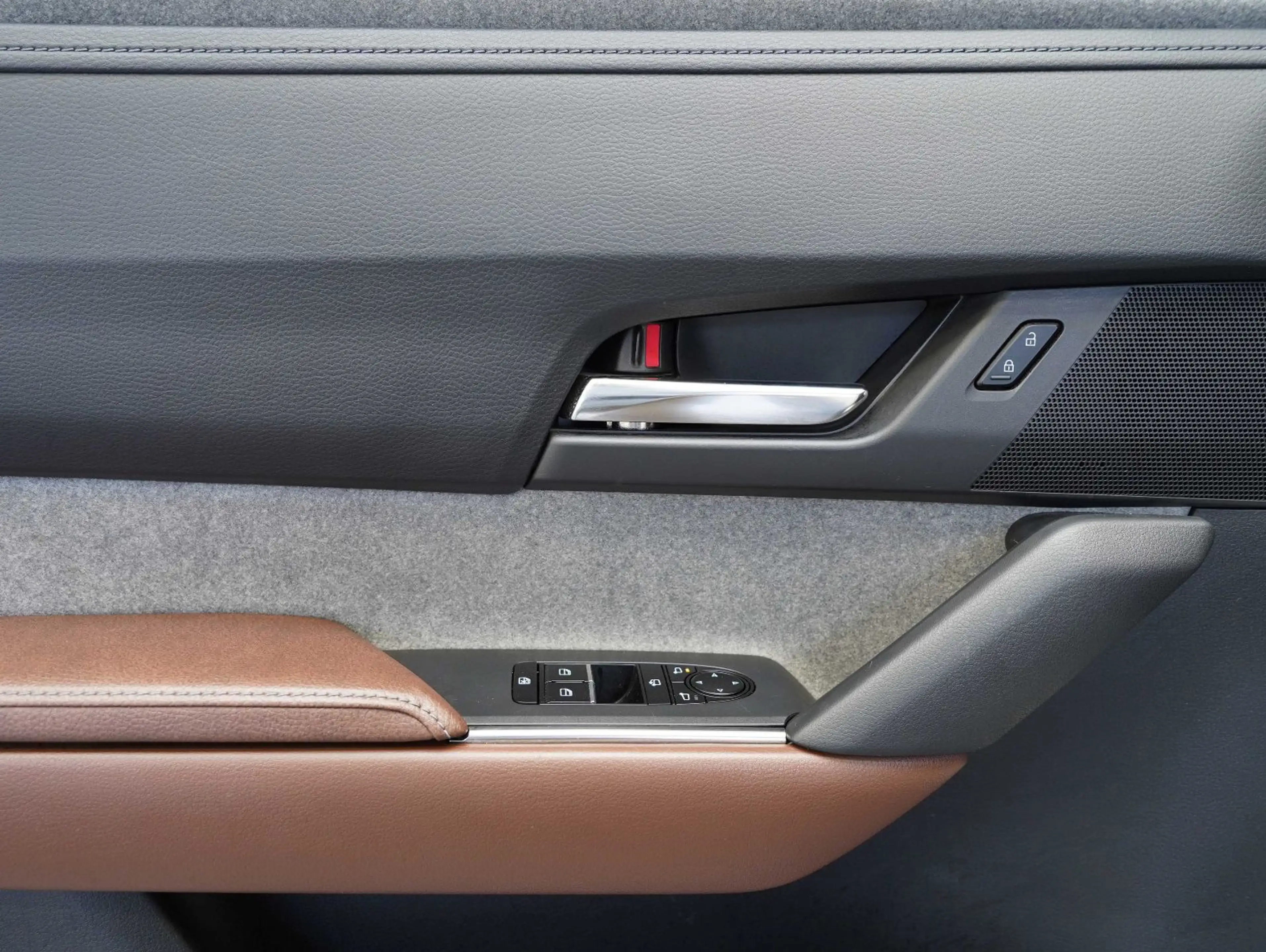 Mazda MX-30 e-SKYACTIV Advantage — photo 8