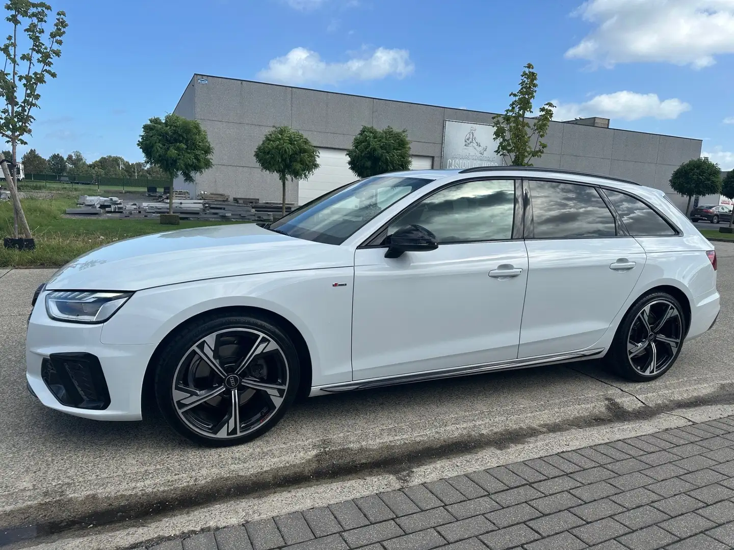 Audi A4 A4 Avant 35 TFSI S tronic S line *black edition* Wit - 2