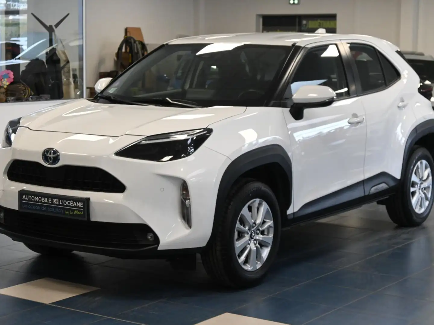 Toyota Yaris CROSS PRO HYBRIDE MY21 Hybride 116h 2WD Dynamic Bu Blanc - 1