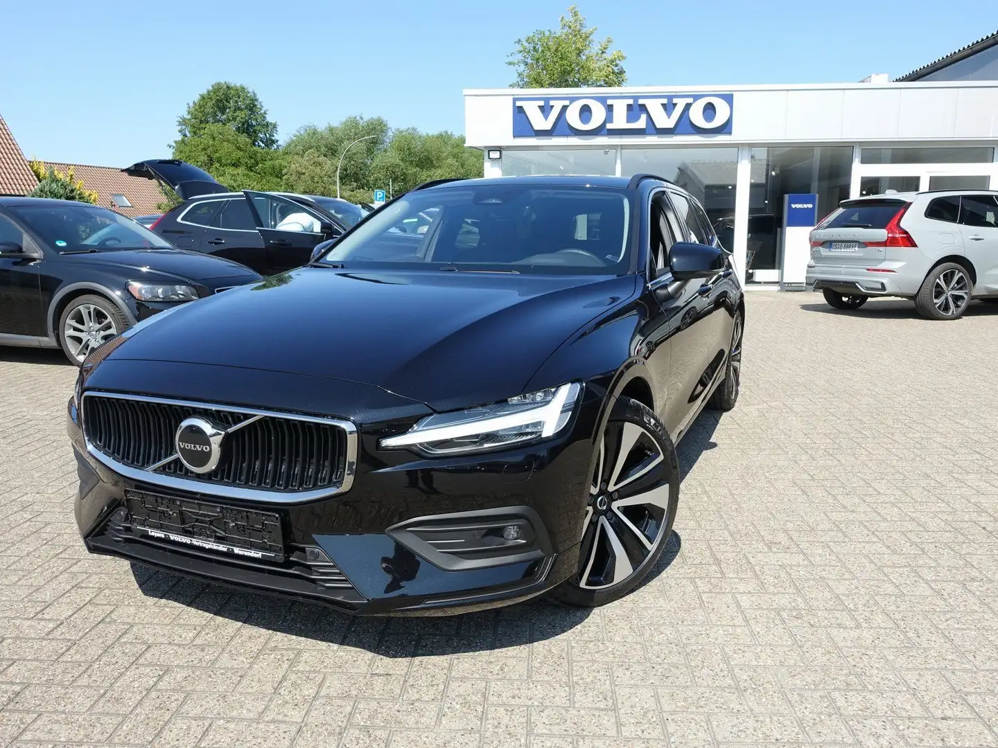 Volvo V60 Core B4/StndHz/Memory/AHK/Kamera/Carplay Schwarz - 1