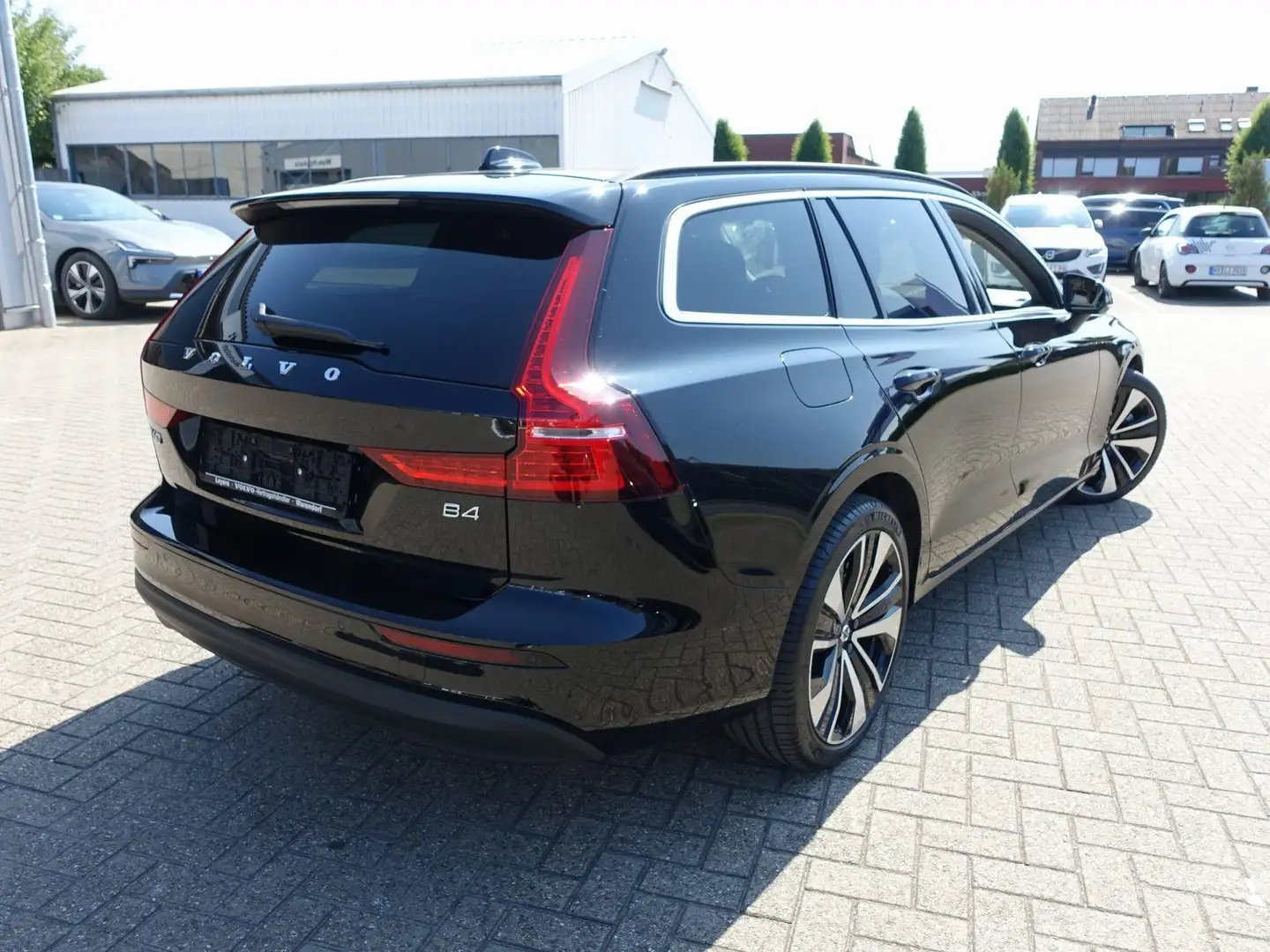 Volvo V60 Core B4/StndHz/Memory/AHK/Kamera/Carplay Schwarz - 2