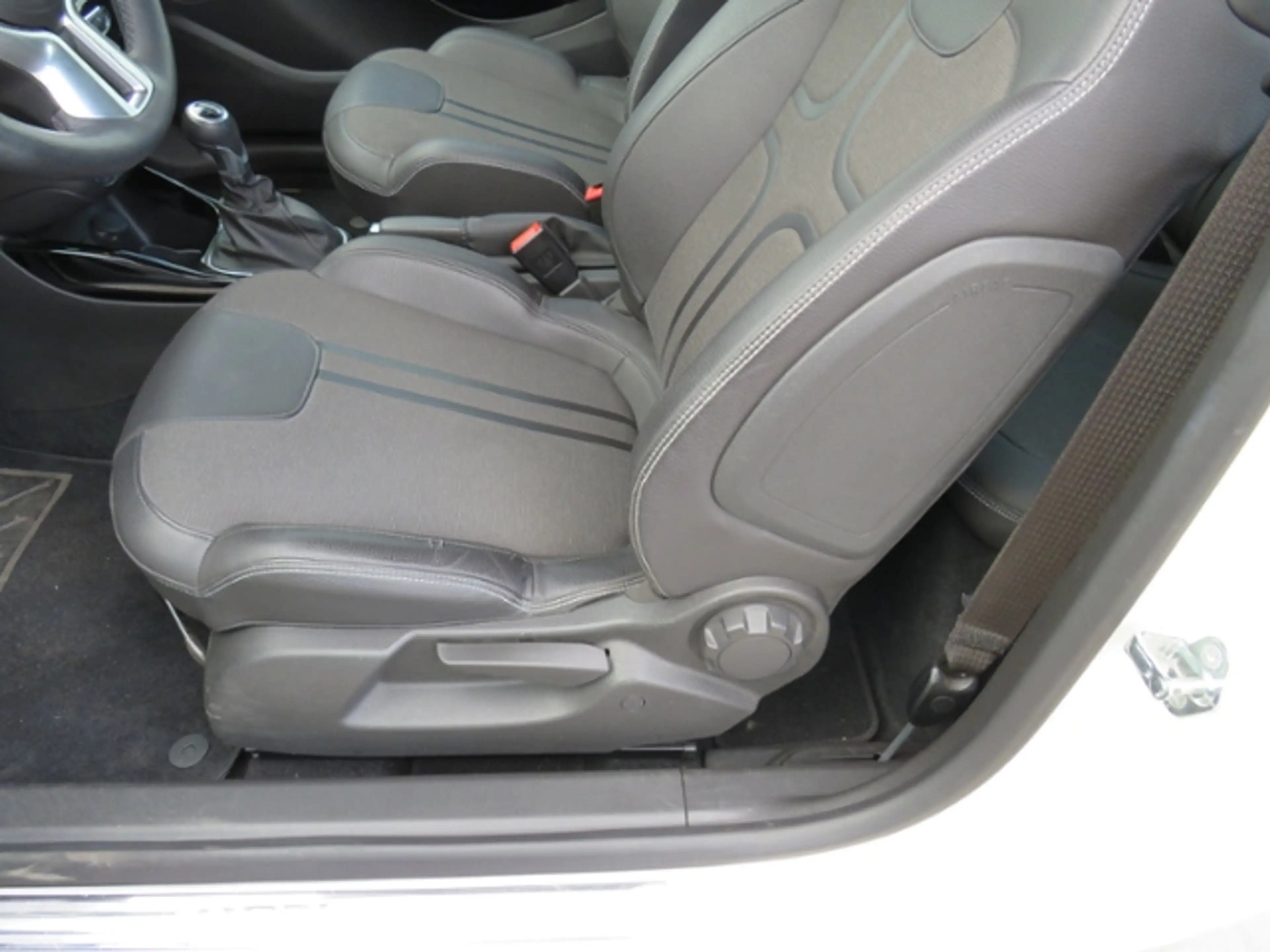 Opel Adam Rocks KLIMA ALU — photo 13