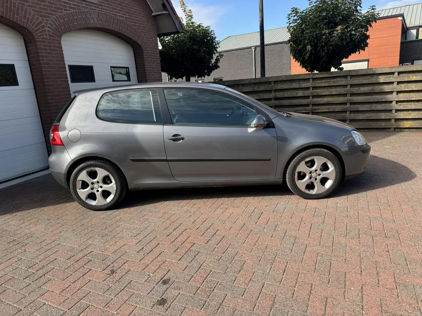 Volkswagen Golf 1.4 FSI Trendline Handel/Export Gris - 2