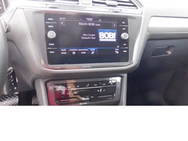 Volkswagen Tiguan Allspace view 6