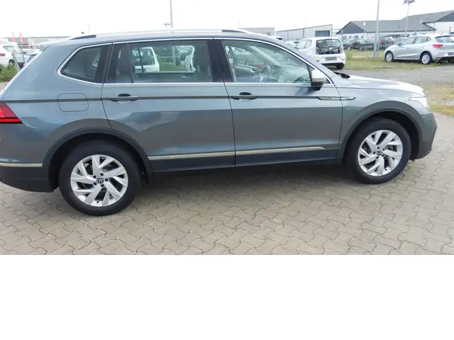 Volkswagen Tiguan Allspace view 24