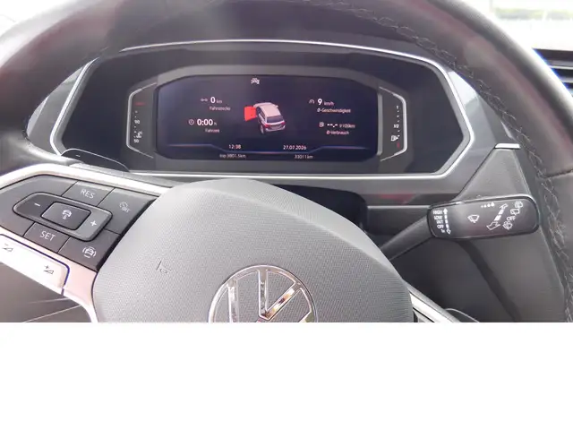 Volkswagen Tiguan Allspace view 5