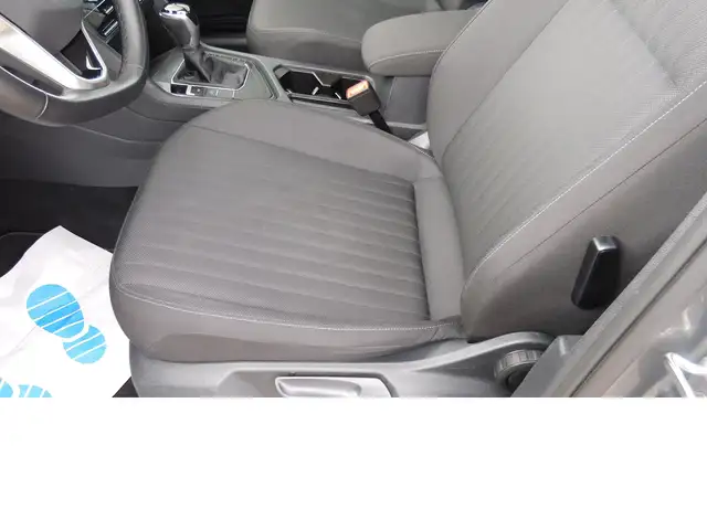 Volkswagen Tiguan Allspace view 11