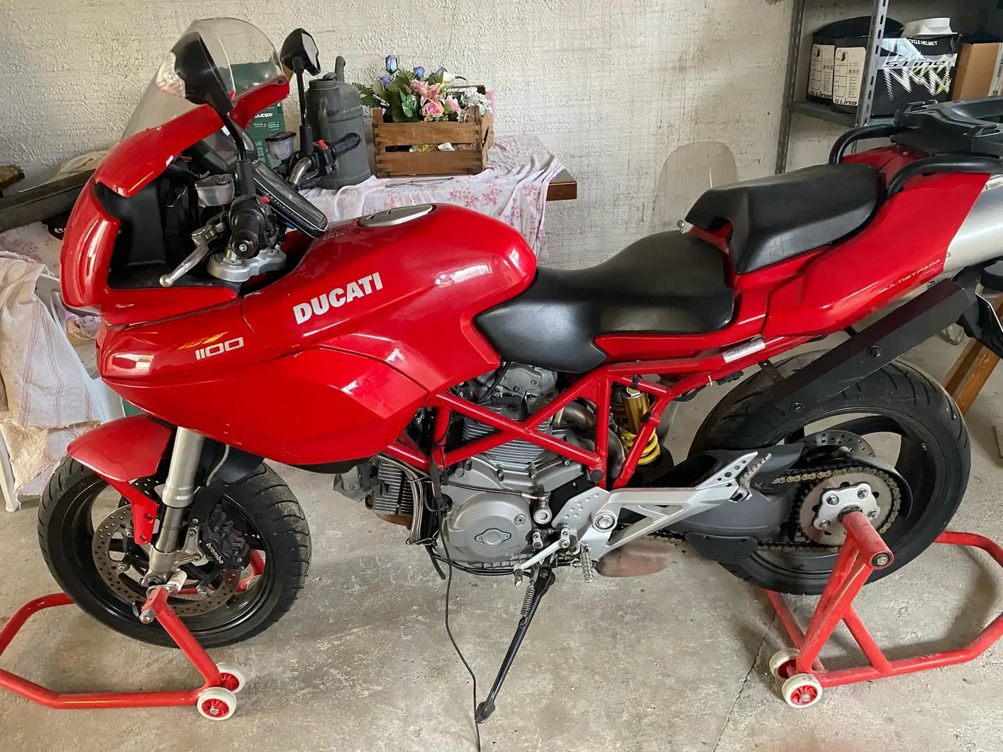 Ducati Multistrada 1100 . Rot - 1