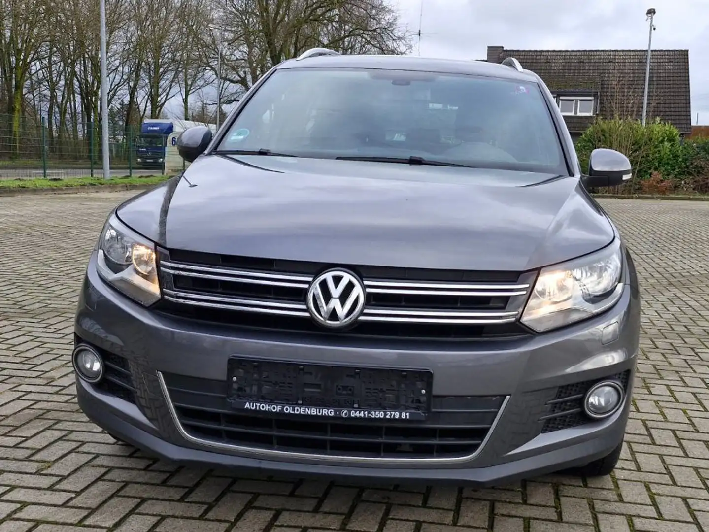 Volkswagen Tiguan TSI BlueMot. LoungeSp.1Hd Kamera TÜV Zahnr neue Grau - 1