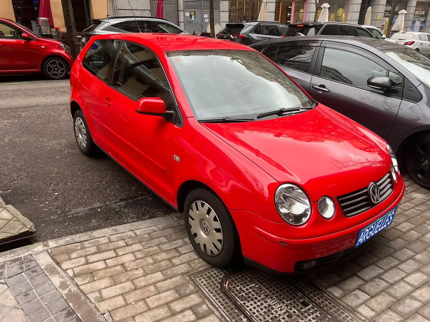 Volkswagen Polo 1.4TDI Trendline Rojo - 2