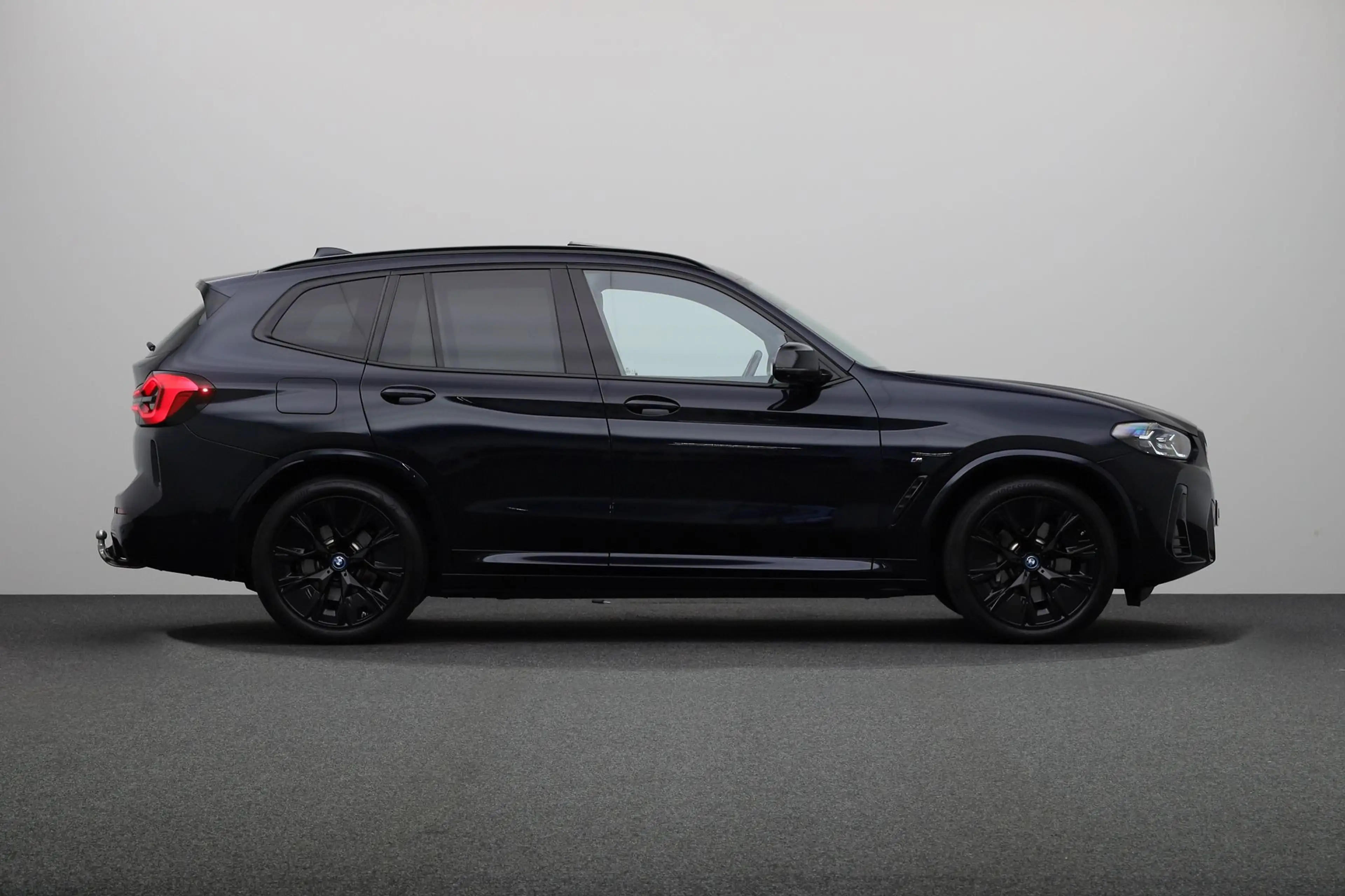 BMW iX3 High Executive 80 kWh — photo 8