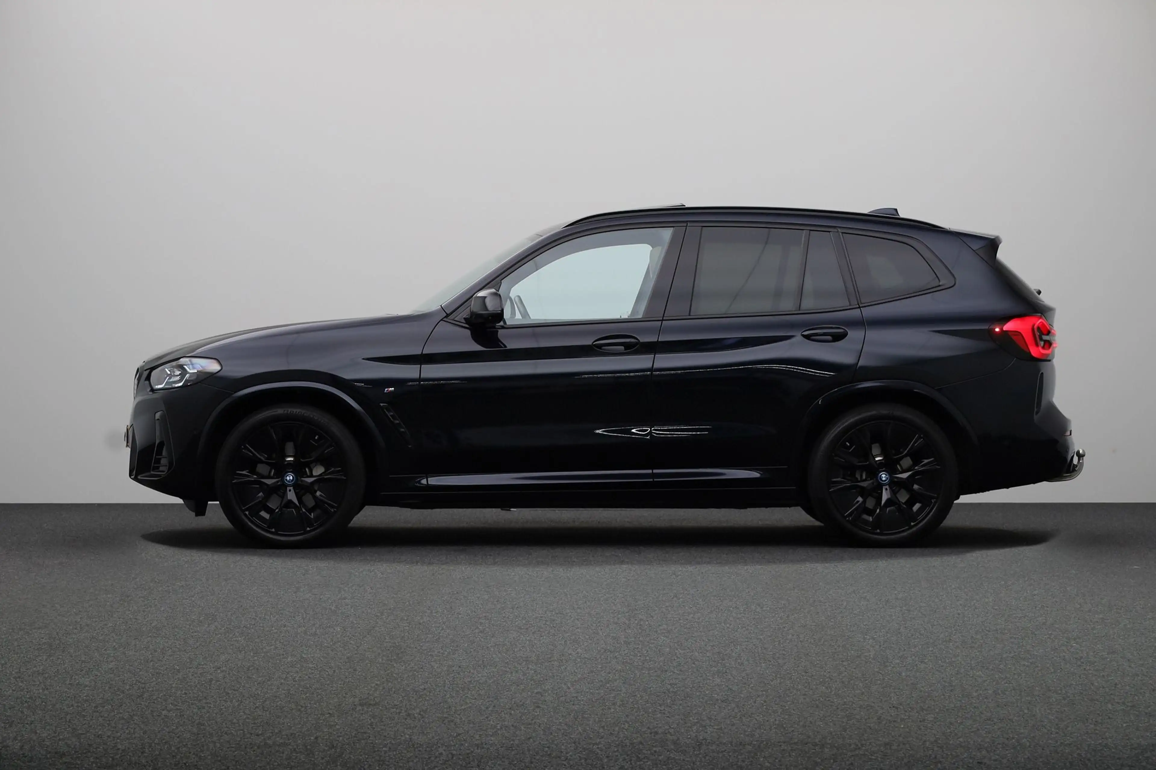 BMW iX3 High Executive 80 kWh — photo 9